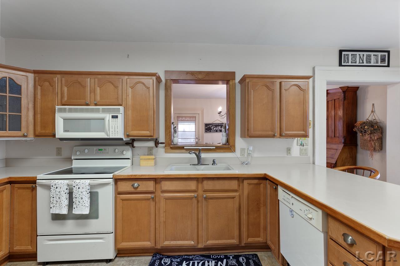 6400 Burton Road Adrian, MI 49221 - Photo 11 of 48 50162967-bd5503d9-ce4f-4e0d-9dca-17451281700e.JPG