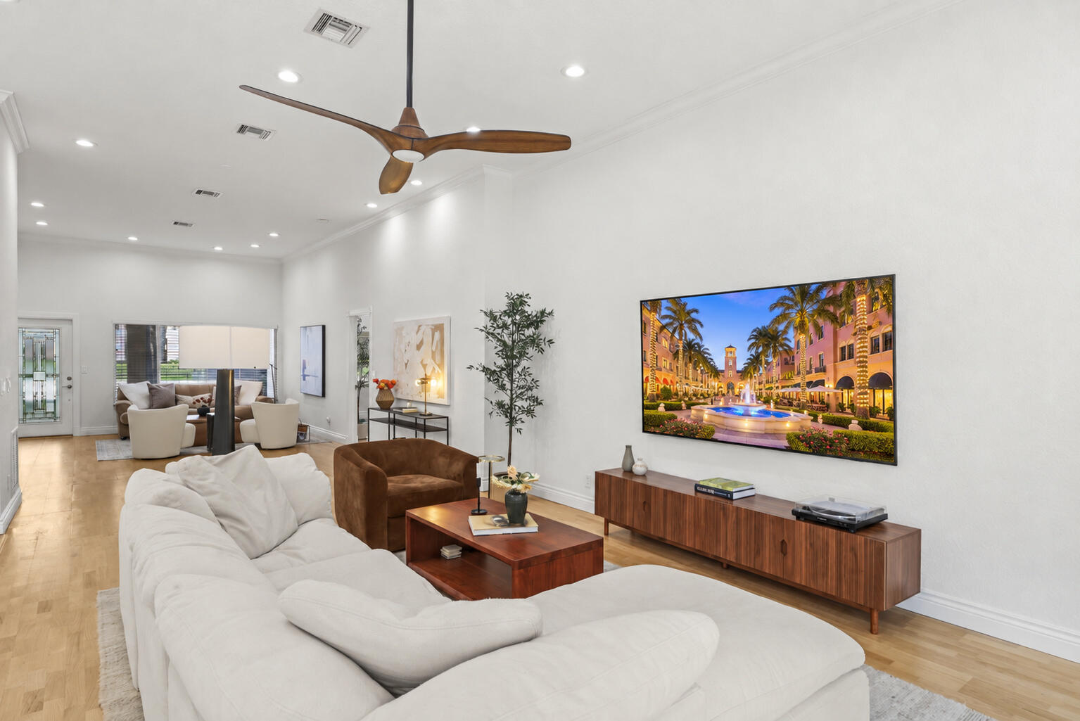 201 Northeast 4th Street Boca Raton, FL 33432 - Photo 8 of 47 Living Area