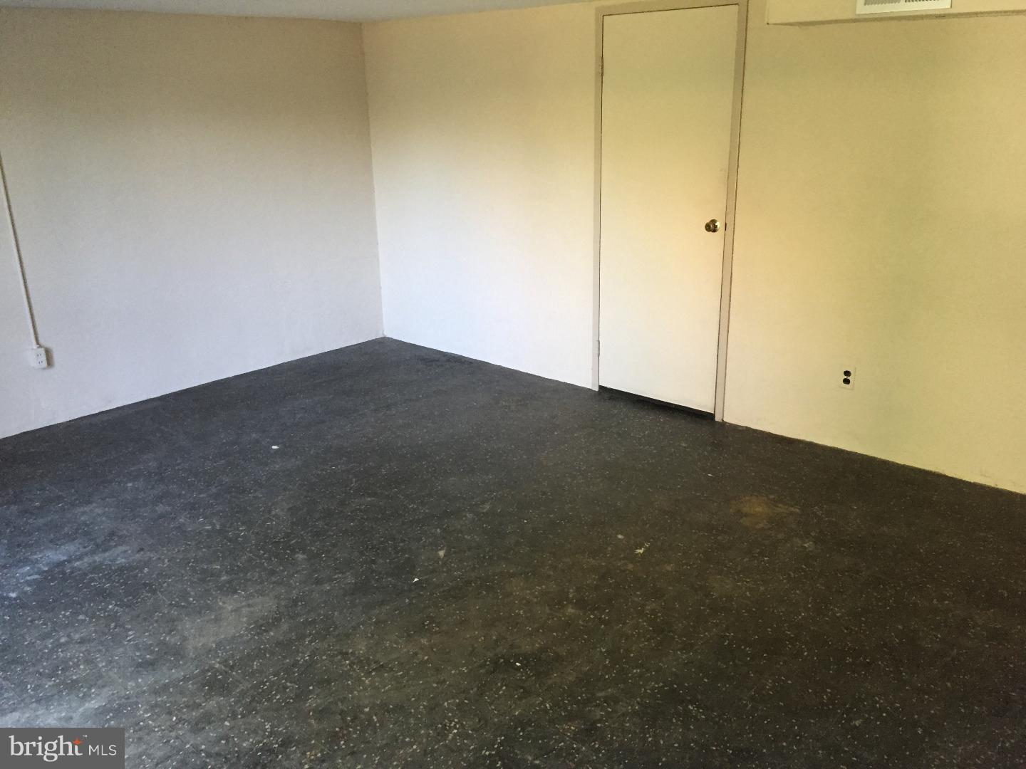 3326 Fairdale Road Philadelphia, PA 19154 - Photo 3 of 8