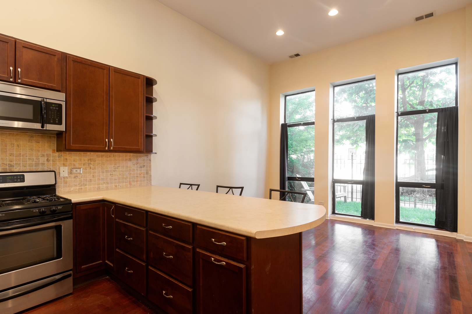 521 North Racine Avenue, Unit 1 Chicago, IL 60642 - Photo 11 of 24