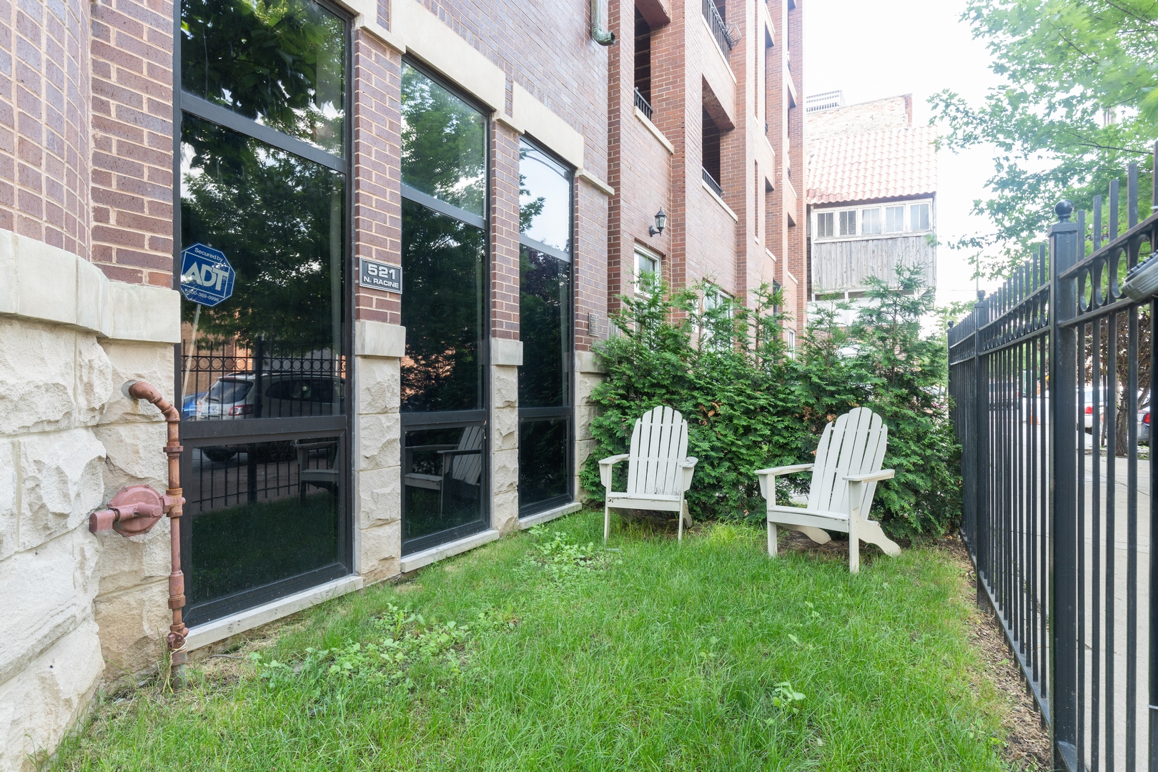 521 North Racine Avenue, Unit 1 Chicago, IL 60642 - Photo 3 of 24