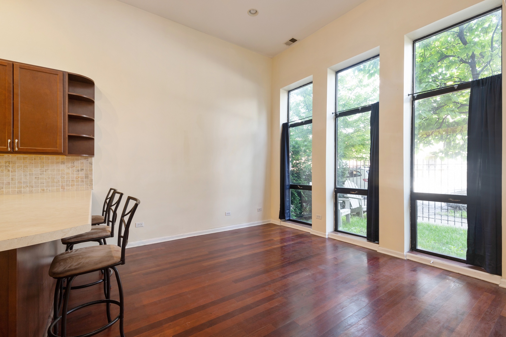 521 North Racine Avenue, Unit 1 Chicago, IL 60642 - Photo 10 of 24
