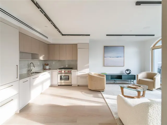 $1,845,000 | 636 Lorimer Street, Unit 3 | Williamsburg