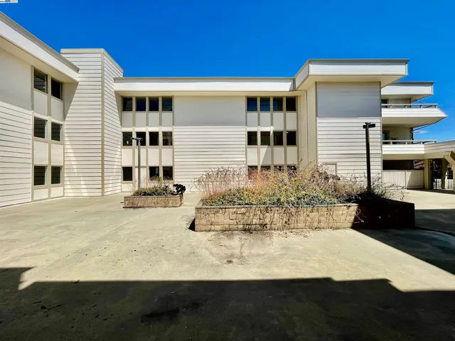 $309,000 | 2077 Washington Avenue, Unit 114, San Leandro, CA 94577