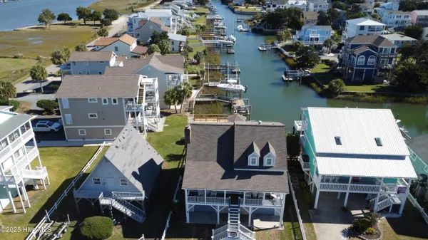 $942,500 | 160 Sailfish Street, Holden Beach, NC 28462