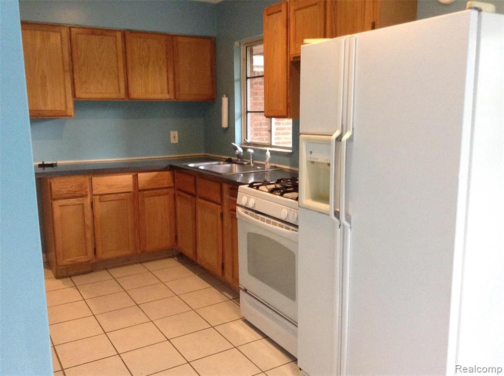 21101 Greenview Road Southfield, MI 48075 - Photo 12 of 28