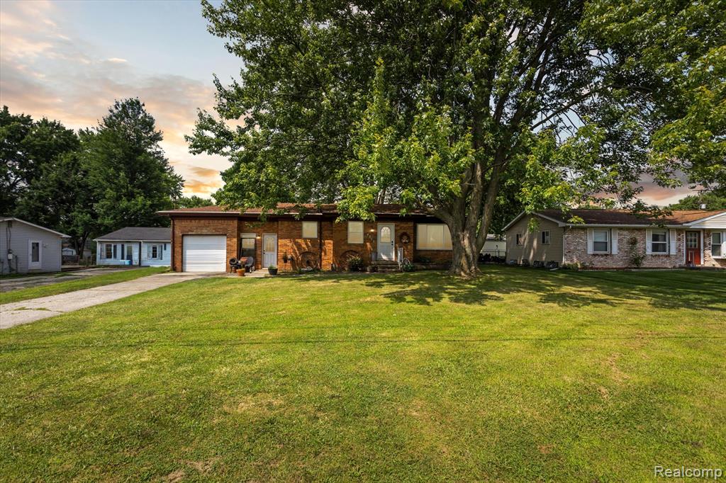 4215 North Genesee Road Flint, MI 48506 - Photo 1 of 32