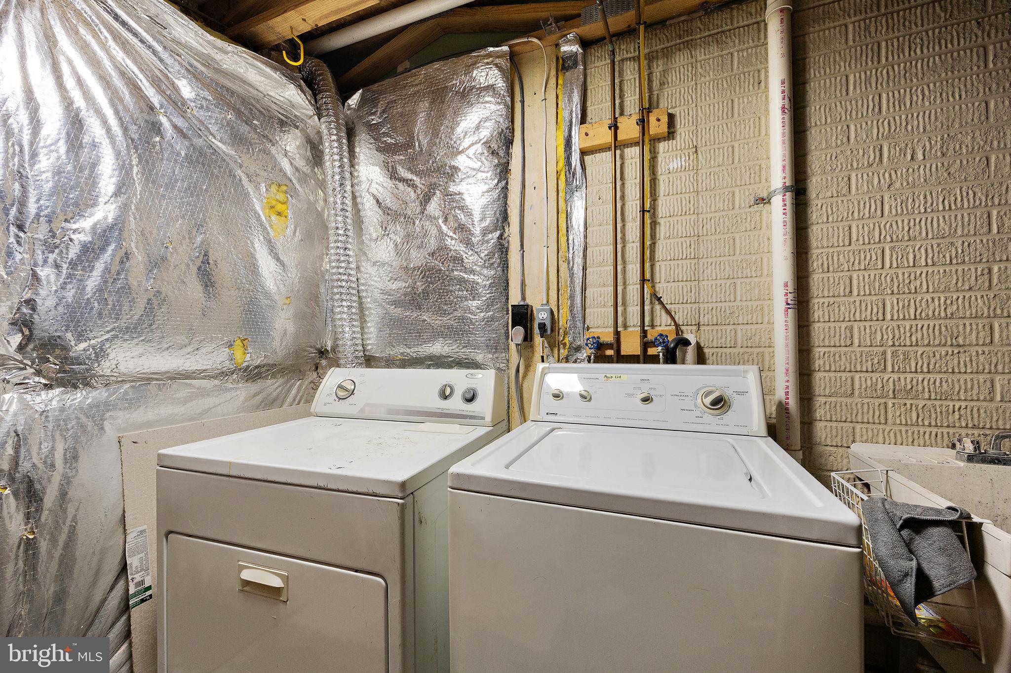 104 West Shetland Court Newark, DE 19711 - Photo 20 of 22 a utility room with dryer and washer