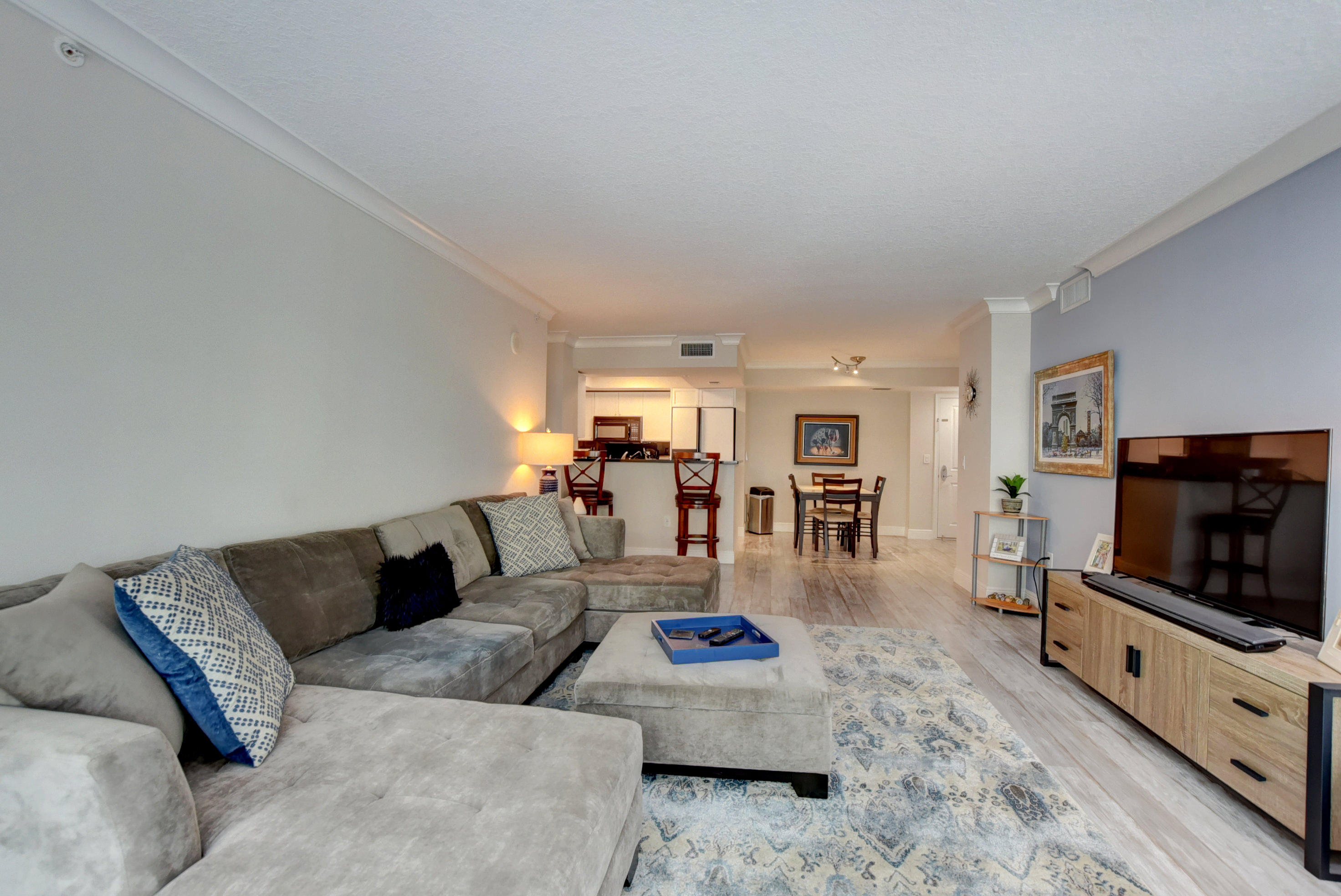 99 Southeast Mizner Boulevard, Unit 233 Boca Raton, FL 33432 - Photo 11 of 55 Living