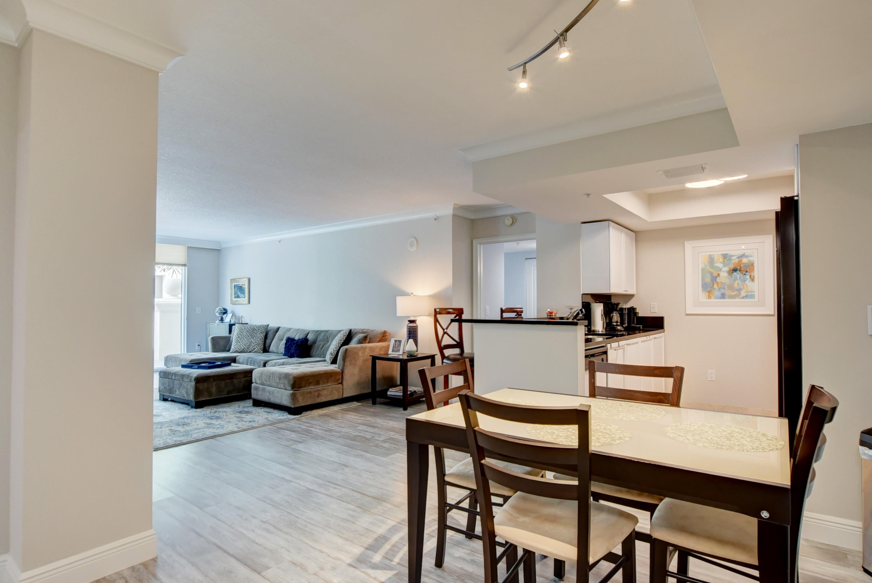 99 Southeast Mizner Boulevard, Unit 233 Boca Raton, FL 33432 - Photo 4 of 55 Dining