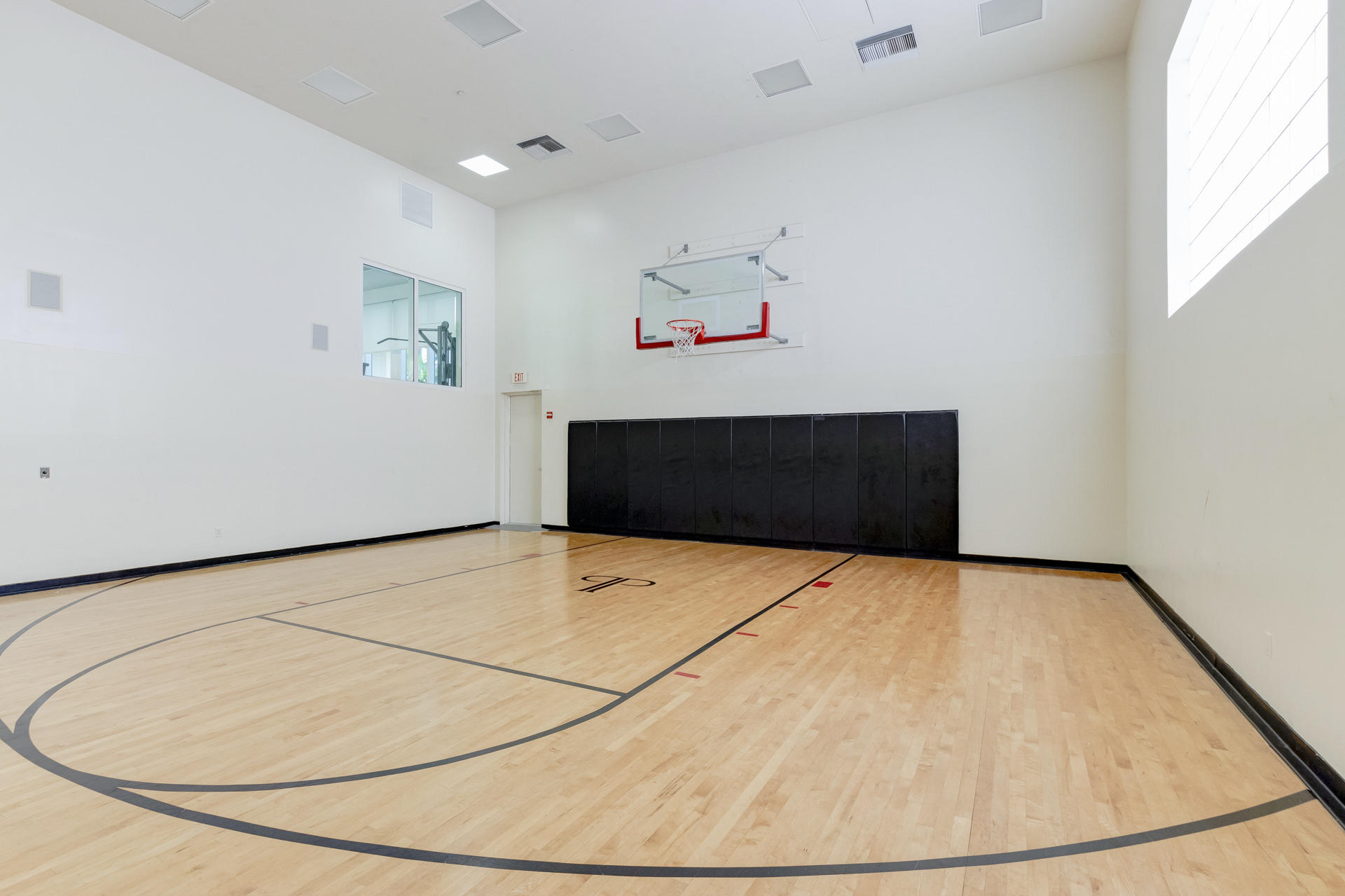 99 Southeast Mizner Boulevard, Unit 233 Boca Raton, FL 33432 - Photo 50 of 55 Basketball Court