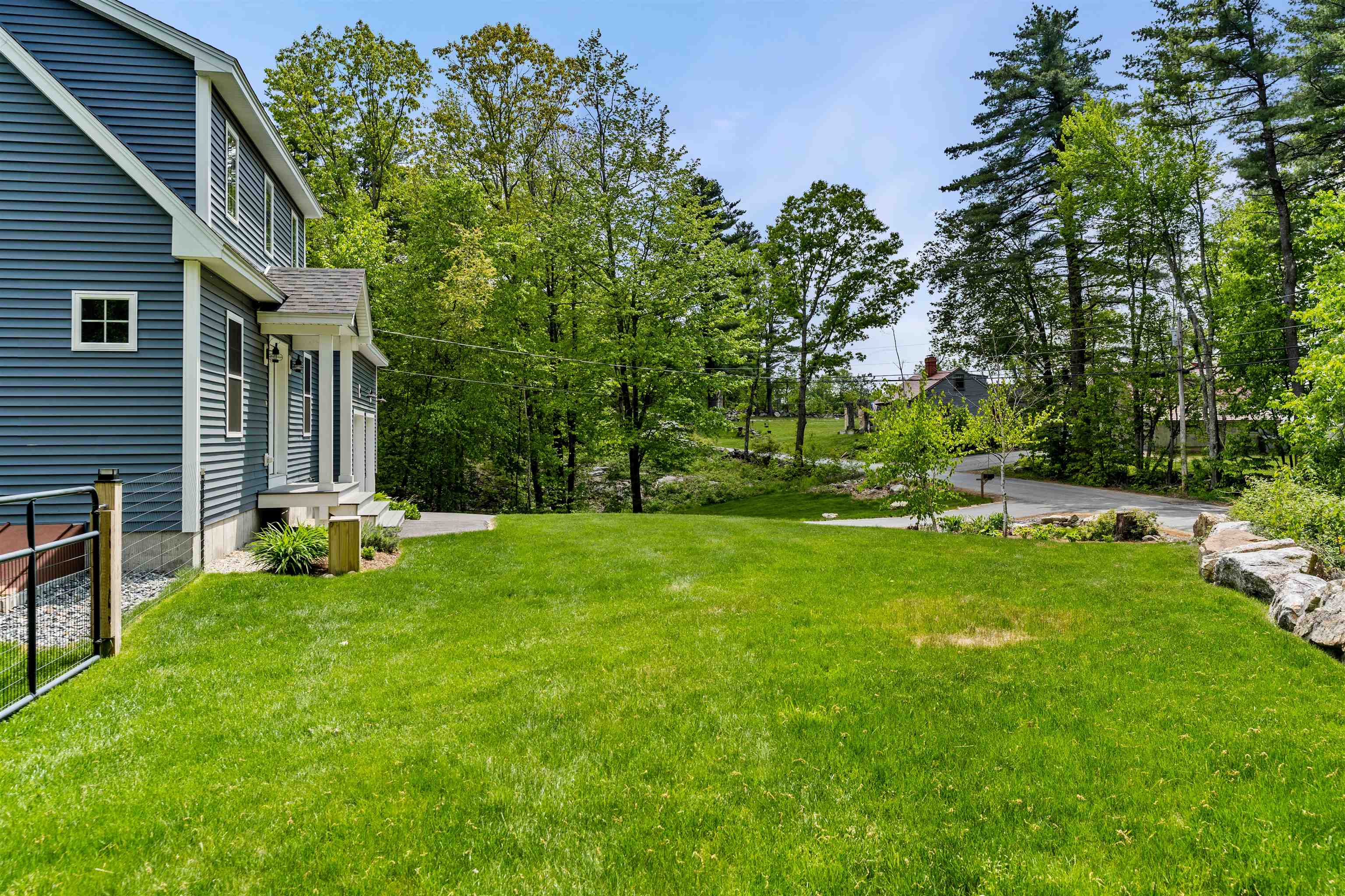 69 Griffin Road Deerfield, NH 03037 - Photo 3 of 40