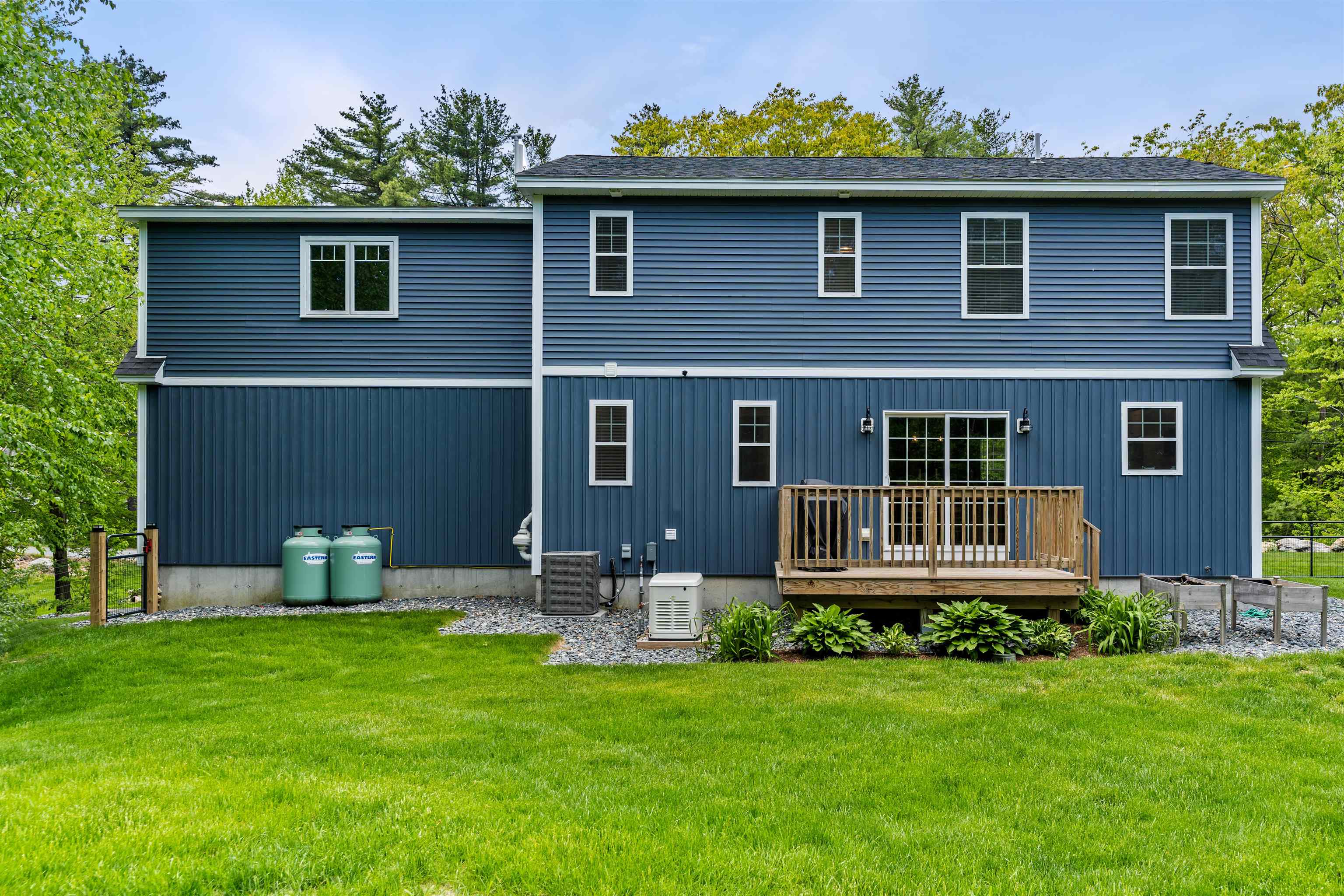 69 Griffin Road Deerfield, NH 03037 - Photo 8 of 40