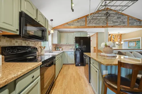 $599,900 | 12 Campbell Drive, Pelham, NH 03076