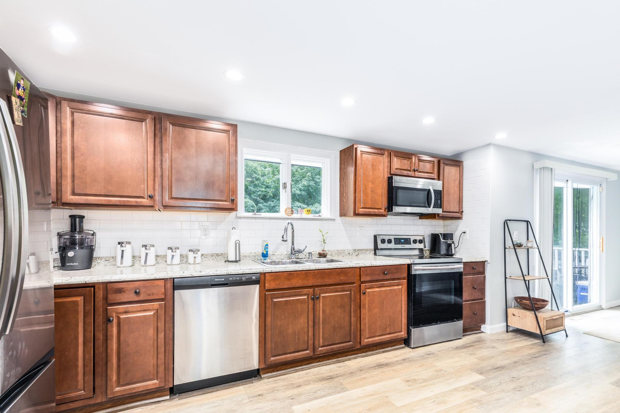 18 Brook Street Derry, NH 03038 - Photo 12 of 42