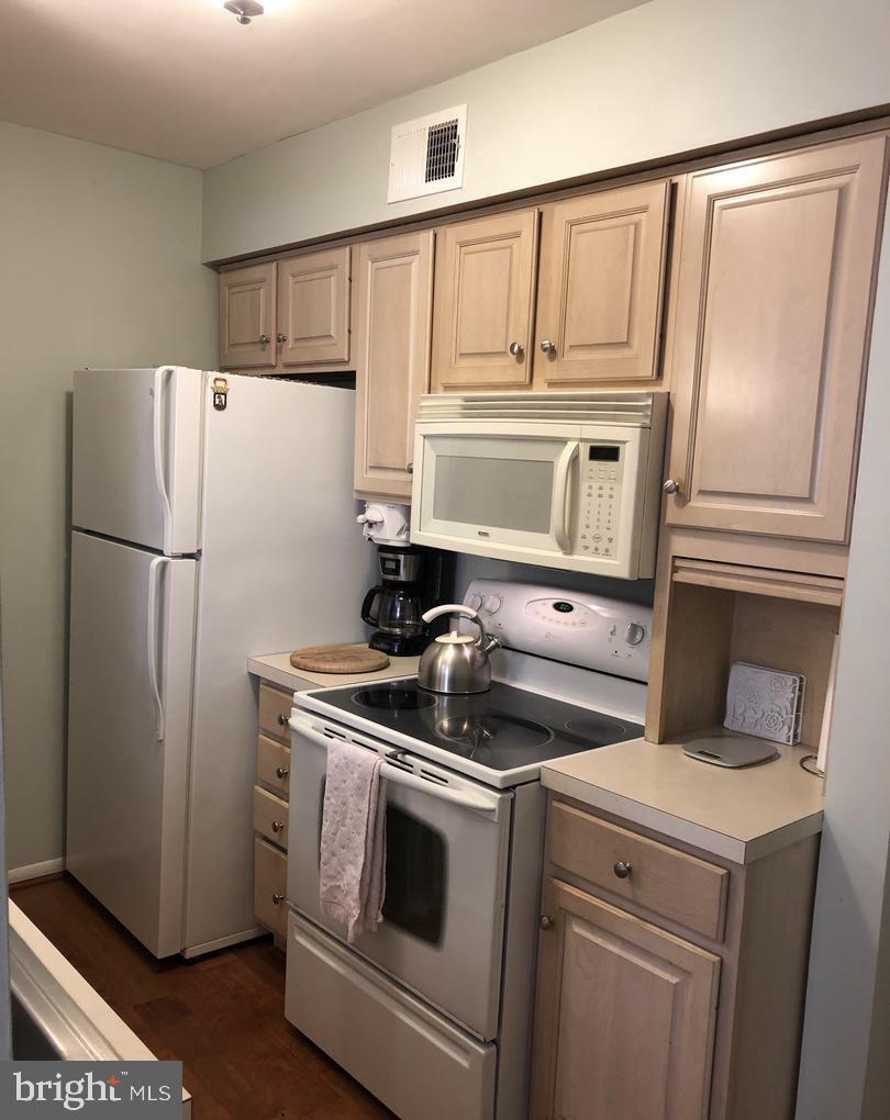 5814 Royal Ridge Drive, Unit Q Springfield, VA 22152 - Photo 3 of 20 Gallery Image 3