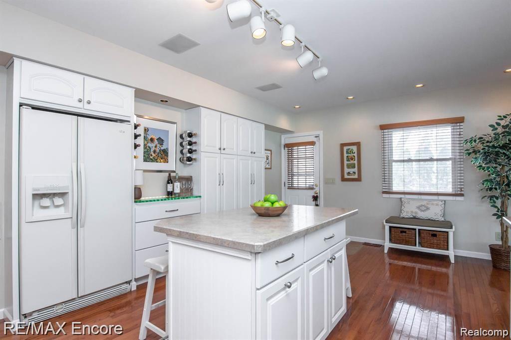 3464 McClure Road Troy, MI 48084 - Photo 7 of 43 Kitchen View 3