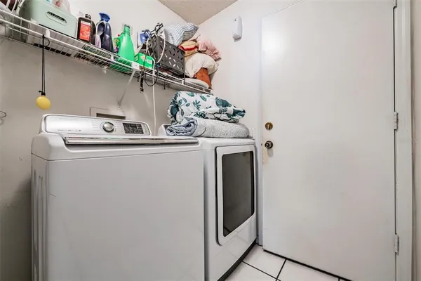 $399,999 | 1813 Dockside Drive, Valrico, FL 33594