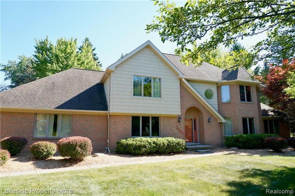 2869 West Avon Road Rochester Hills, MI 48309 - Photo 1 of 47