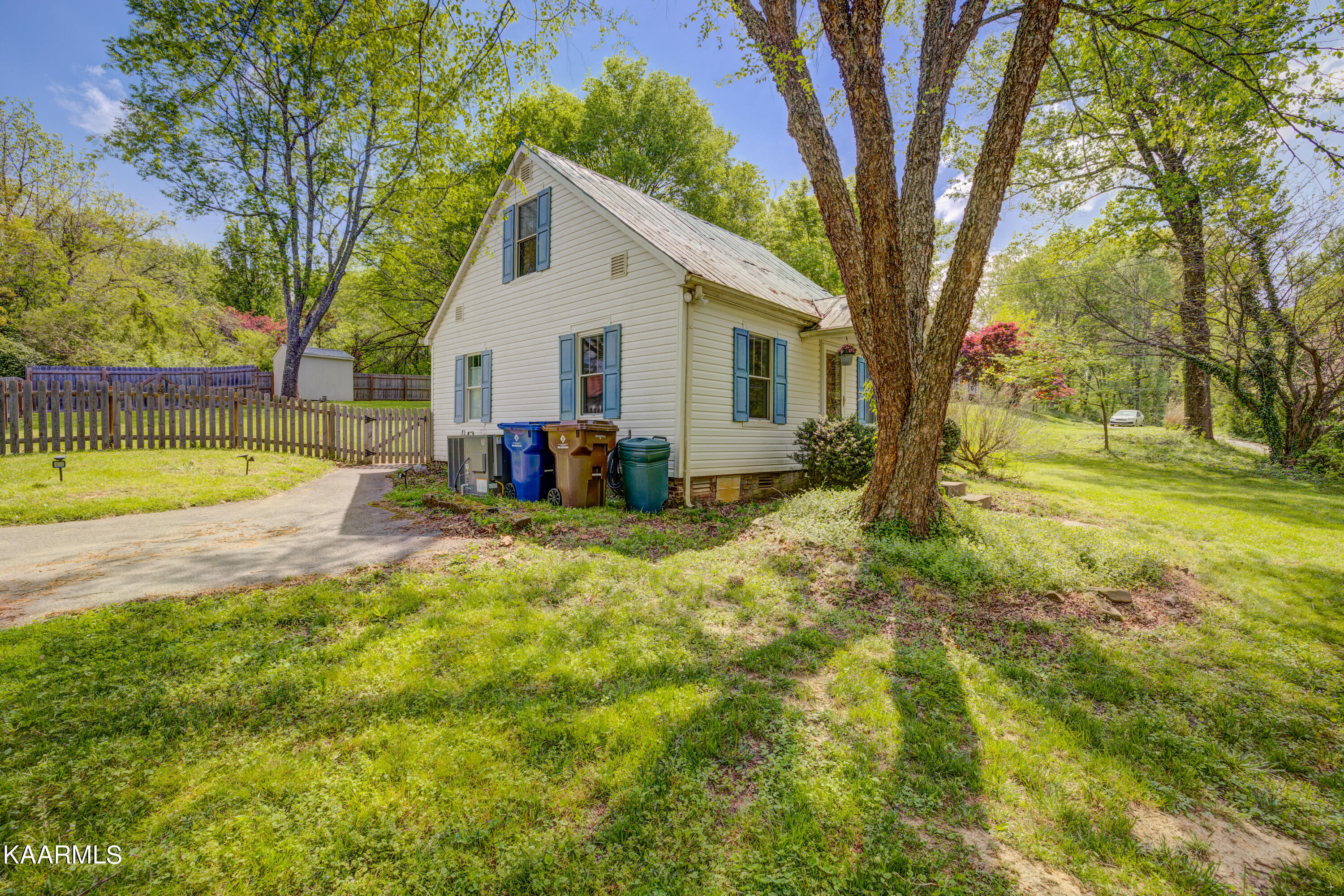 2408 Belt Road Knoxville, TN 37920 - Photo 2 of 20 Positive Perceptions-2