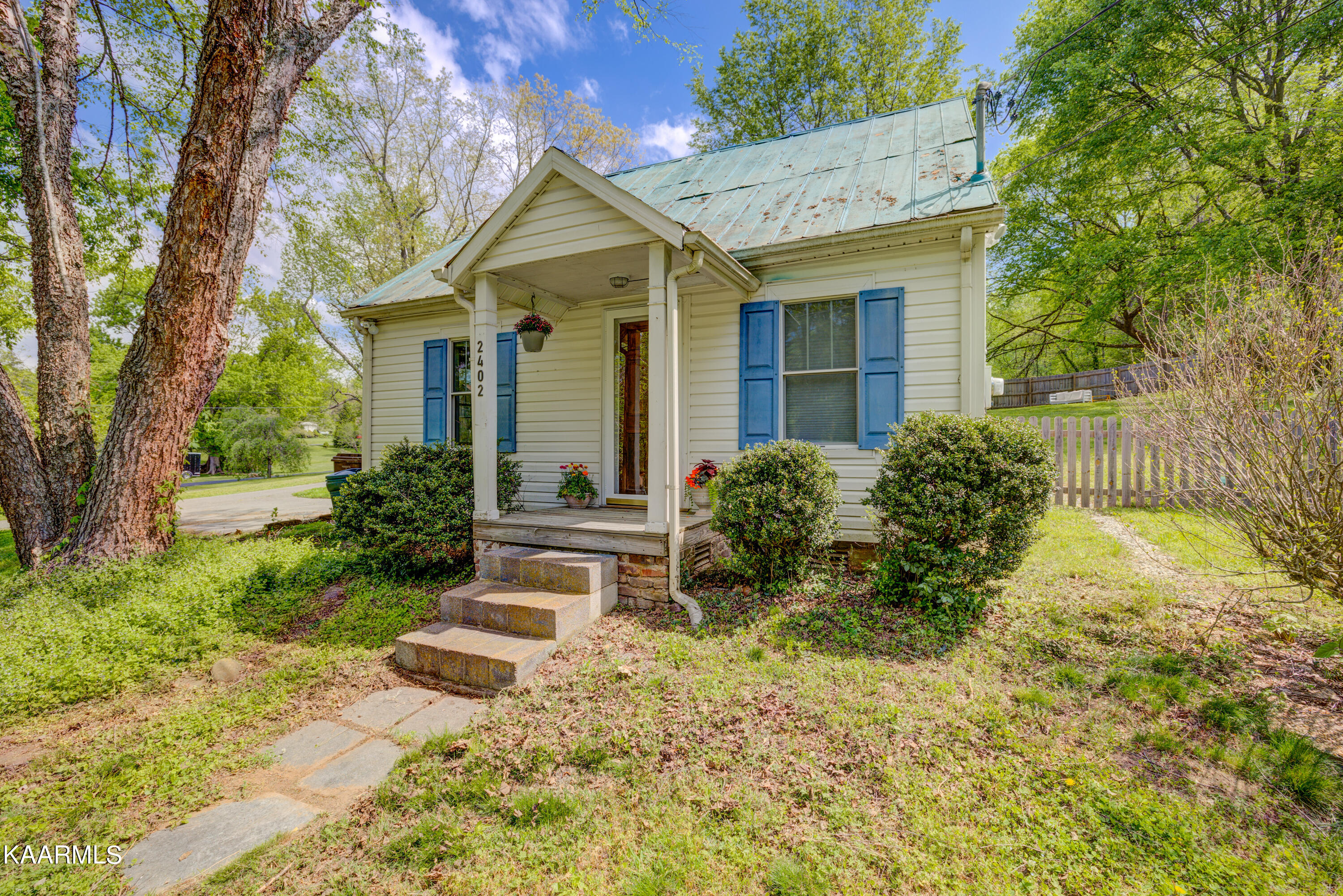 2408 Belt Road Knoxville, TN 37920 - Photo 3 of 20 Positive Perceptions-3