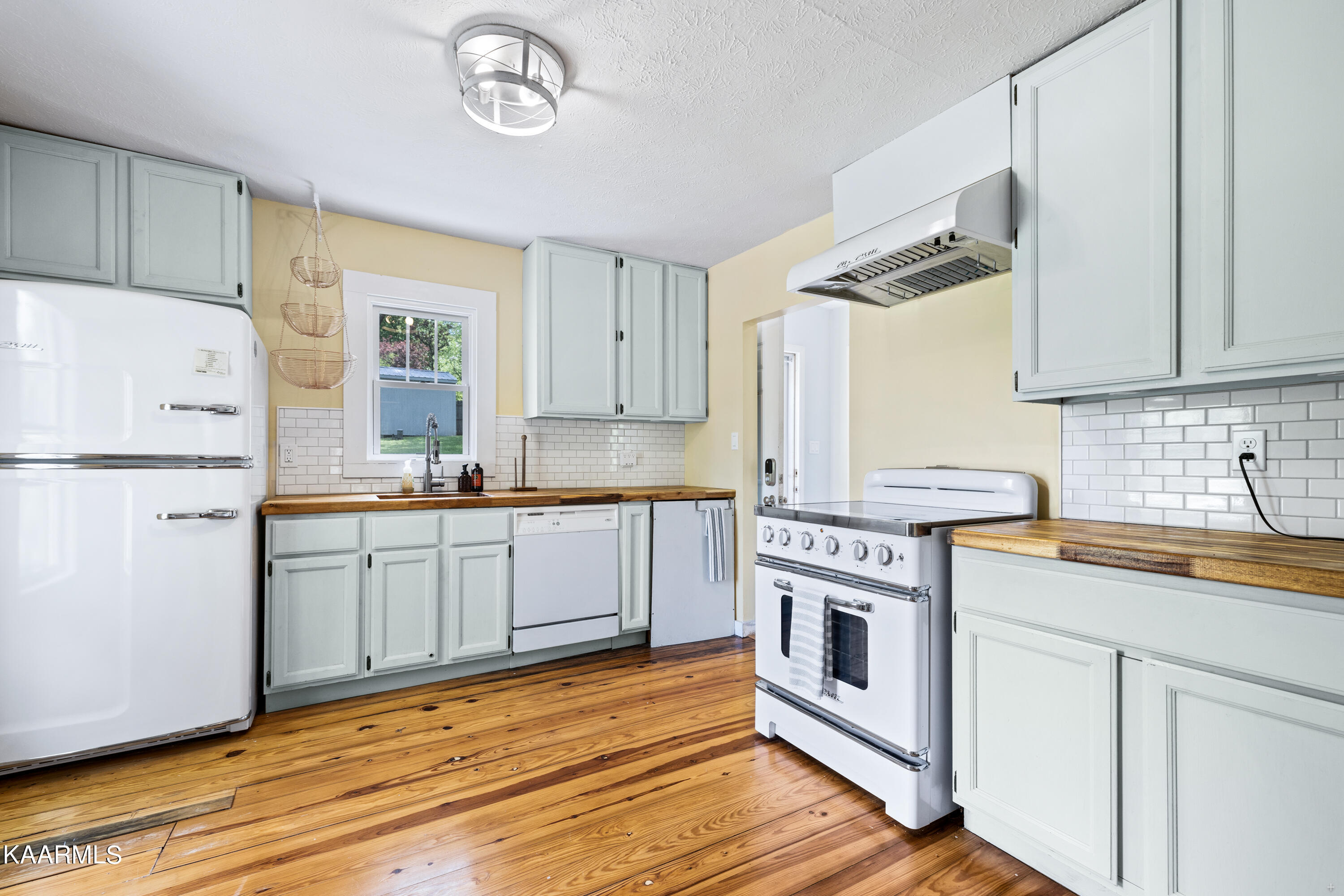 2408 Belt Road Knoxville, TN 37920 - Photo 5 of 20 Positive Perceptions-5