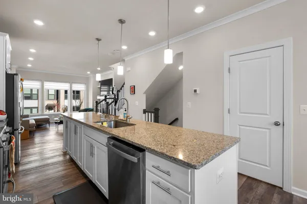 $3,850 | 16154 Bowery Street, Rockville, MD 20855