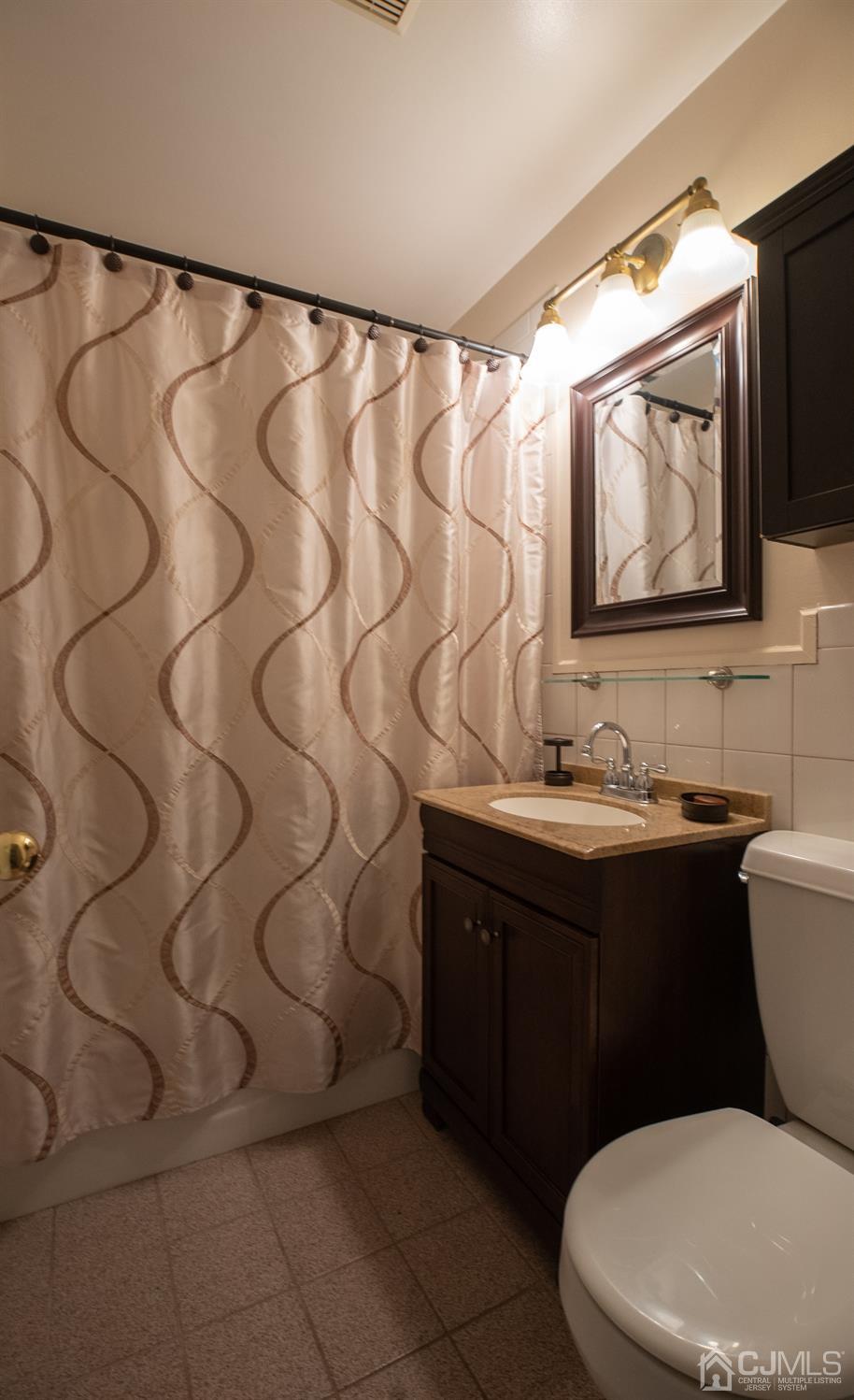 49 West Knollwood Road Edison, NJ 08817 - Photo 16 of 21 Gallery Image 16
