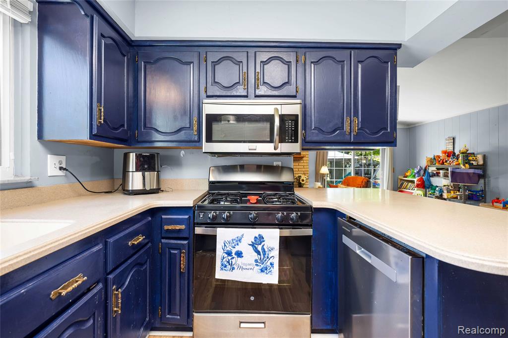 31720 Kelly Road Roseville, MI 48066 - Photo 15 of 42