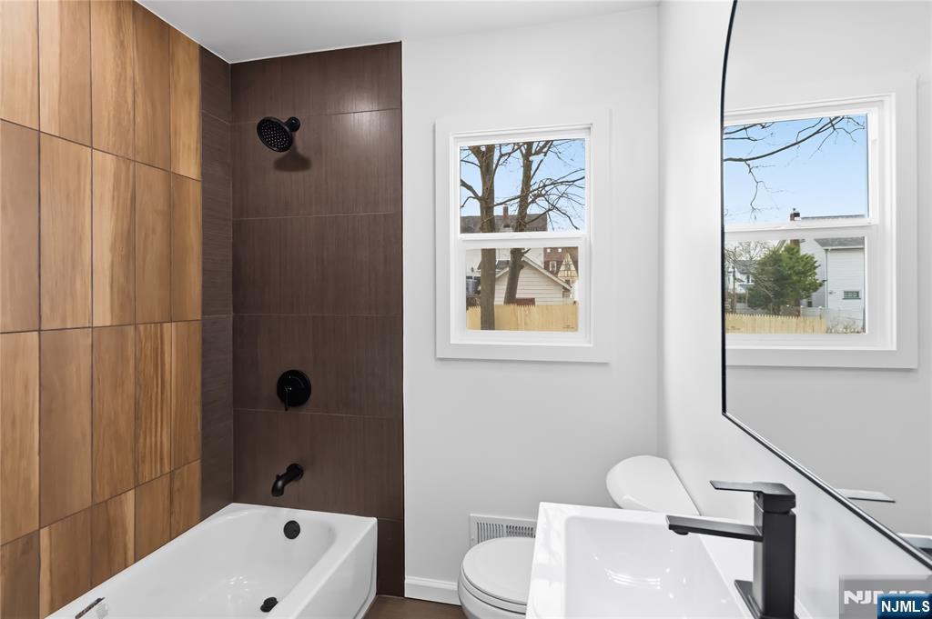 116 Washington Place Teaneck, NJ 07666 - Photo 15 of 26