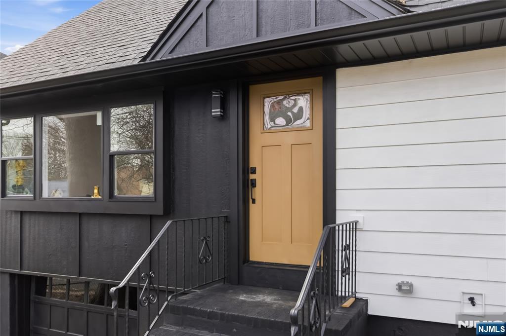 116 Washington Place Teaneck, NJ 07666 - Photo 2 of 26