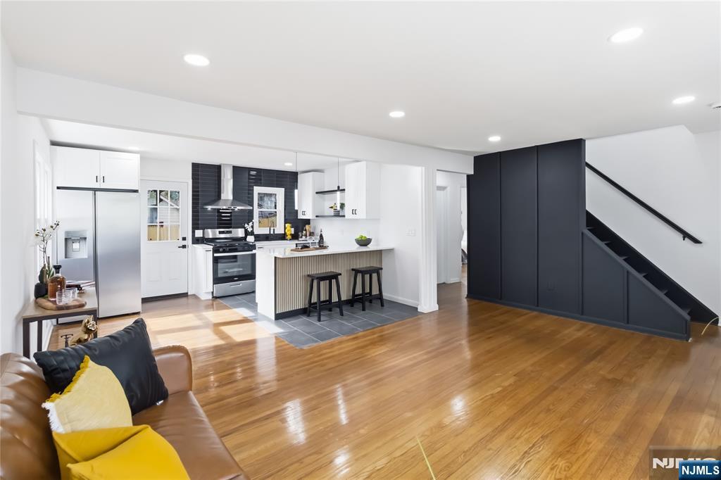 116 Washington Place Teaneck, NJ 07666 - Photo 5 of 26