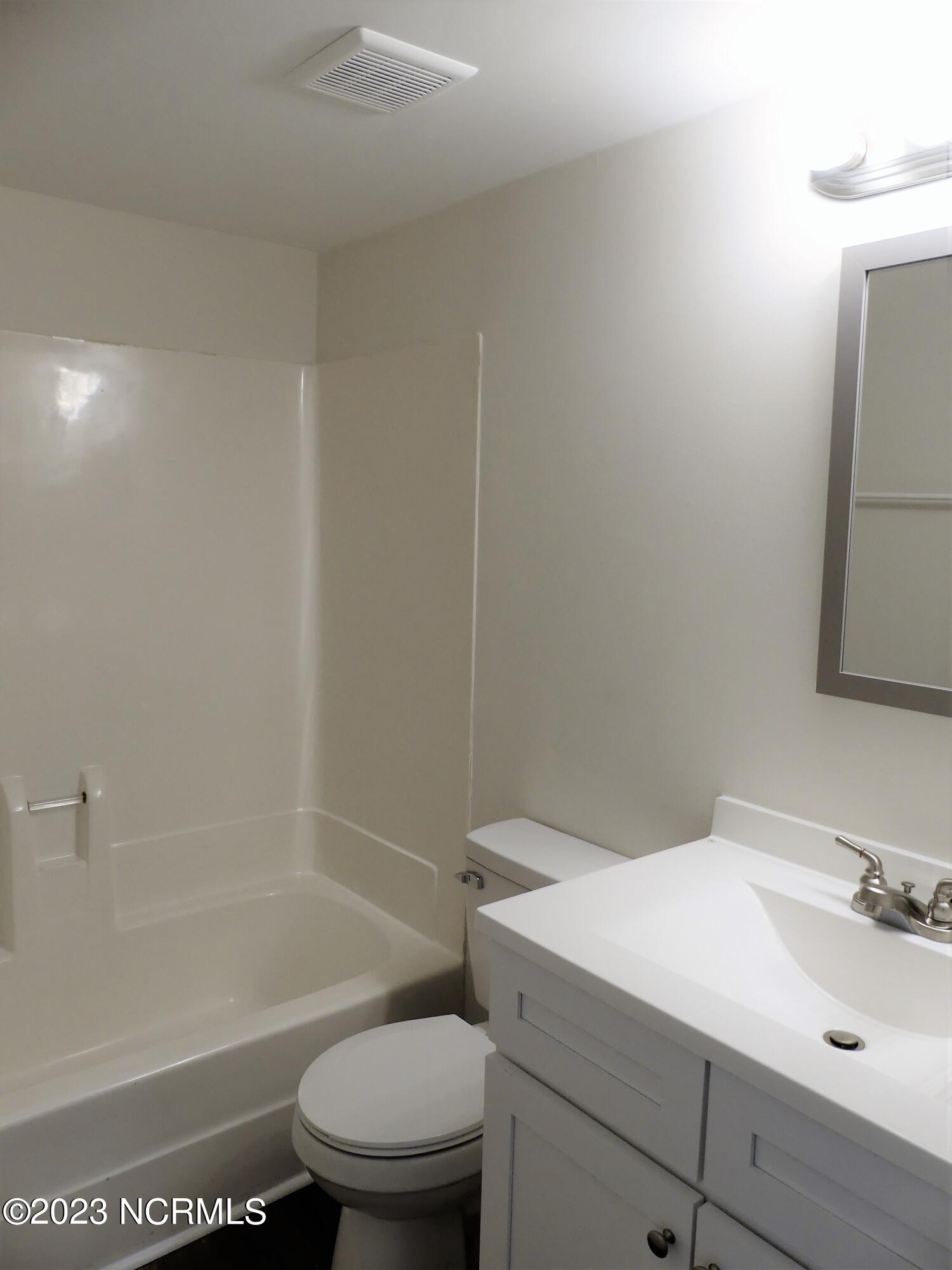 4491 Holly Tree Road, Unit 507 Wilmington, NC 28412 - Photo 17 of 20 Bath 2