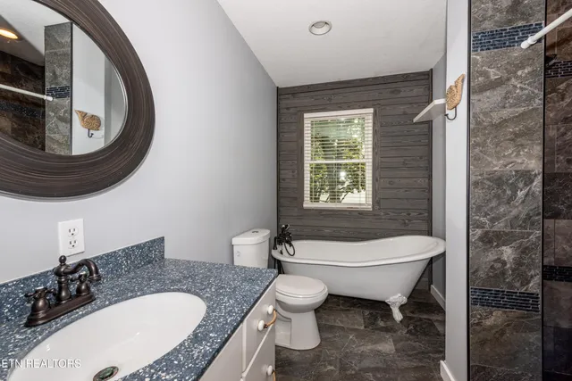 $699,900 | 209 Montgomery Lane, Maryville, TN 37803