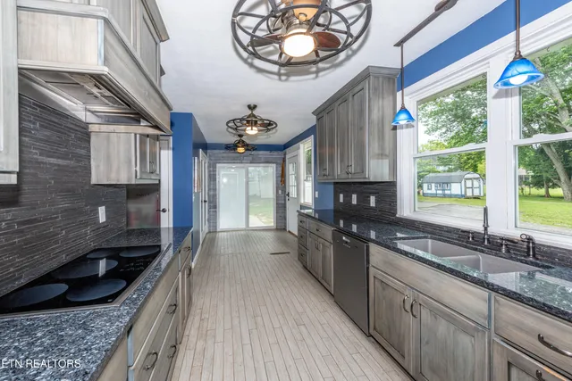 $699,900 | 209 Montgomery Lane, Maryville, TN 37803