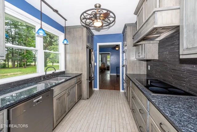 $699,900 | 209 Montgomery Lane, Maryville, TN 37803