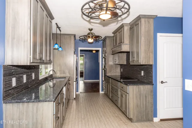 $699,900 | 209 Montgomery Lane, Maryville, TN 37803