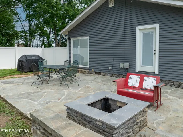 $699,900 | 209 Montgomery Lane, Maryville, TN 37803