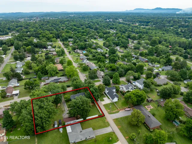 $699,900 | 209 Montgomery Lane, Maryville, TN 37803