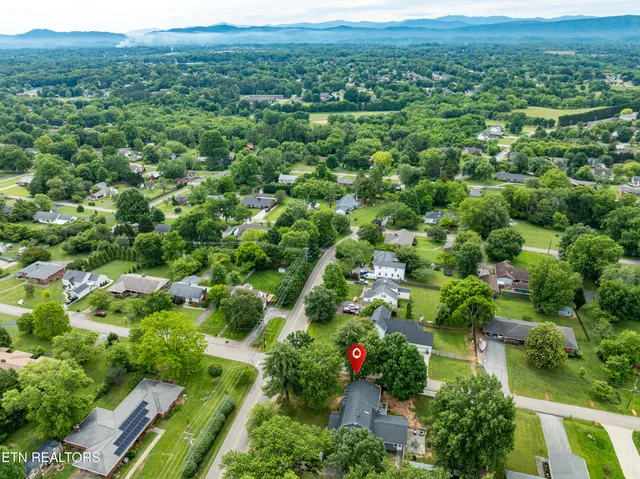 $699,900 | 209 Montgomery Lane, Maryville, TN 37803