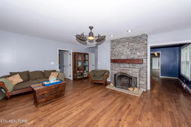 $699,900 | 209 Montgomery Lane, Maryville, TN 37803