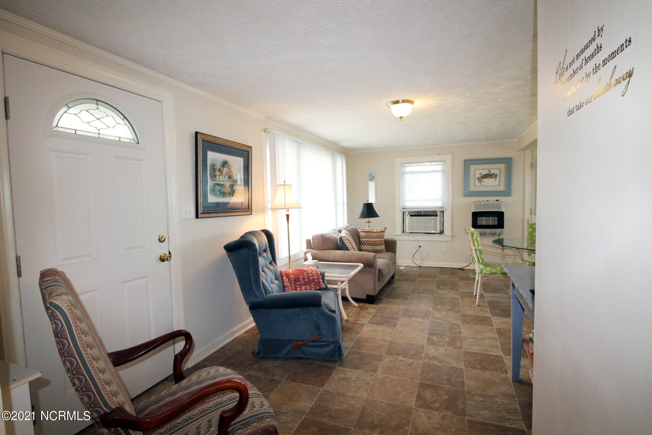3015 Hickory Point Road Aurora, NC 27806 - Photo 5 of 18 living room