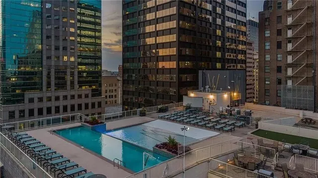 $300,000 | 1101 Walnut Street, Unit 1202, Kansas City, MO 64106