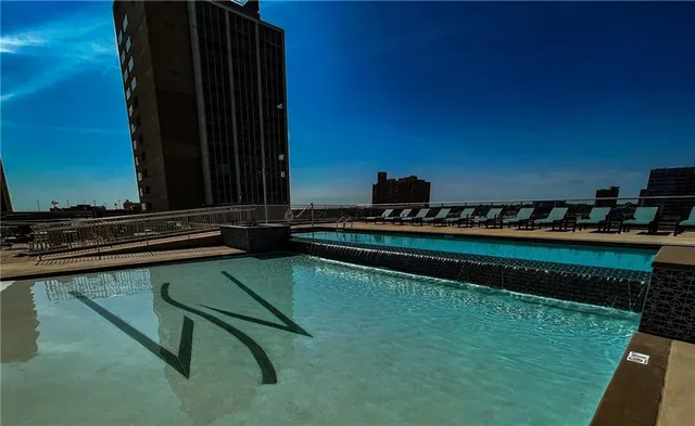 $300,000 | 1101 Walnut Street, Unit 1202, Kansas City, MO 64106