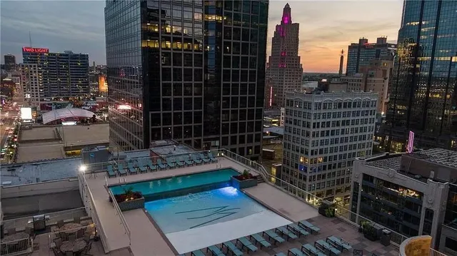 $300,000 | 1101 Walnut Street, Unit 1202, Kansas City, MO 64106