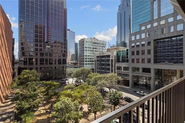 $300,000 | 1101 Walnut Street, Unit 1202, Kansas City, MO 64106