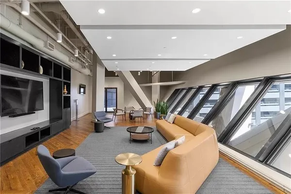 $300,000 | 1101 Walnut Street, Unit 1202, Kansas City, MO 64106