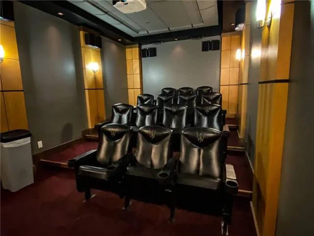 $300,000 | 1101 Walnut Street, Unit 1202, Kansas City, MO 64106