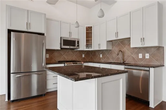 $300,000 | 1101 Walnut Street, Unit 1202, Kansas City, MO 64106