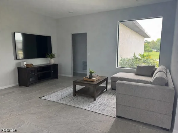 $3,200 | 5014 Southwest 16th Place, Cape Coral, FL 33914